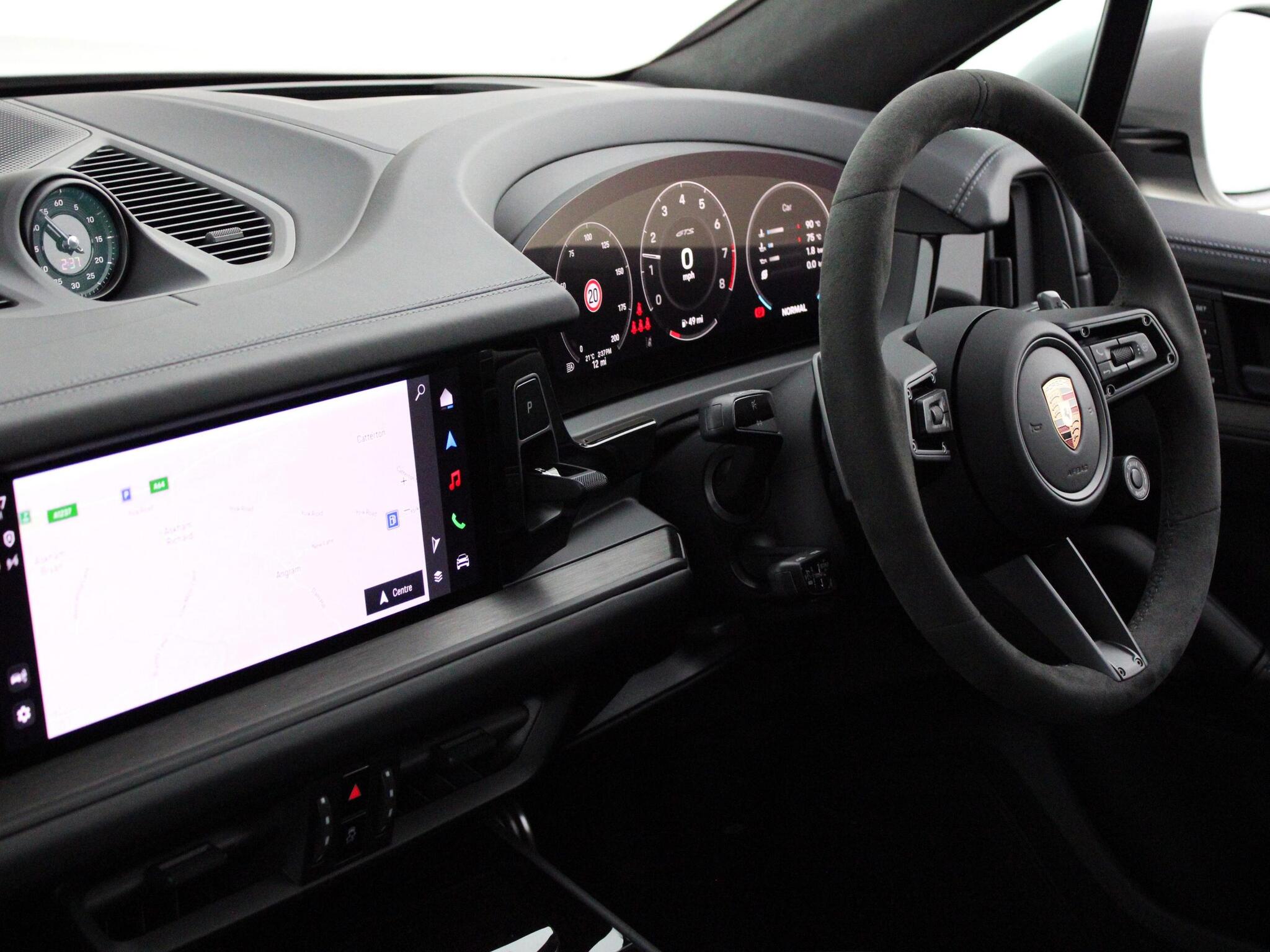 Porsche Cayenne view 36