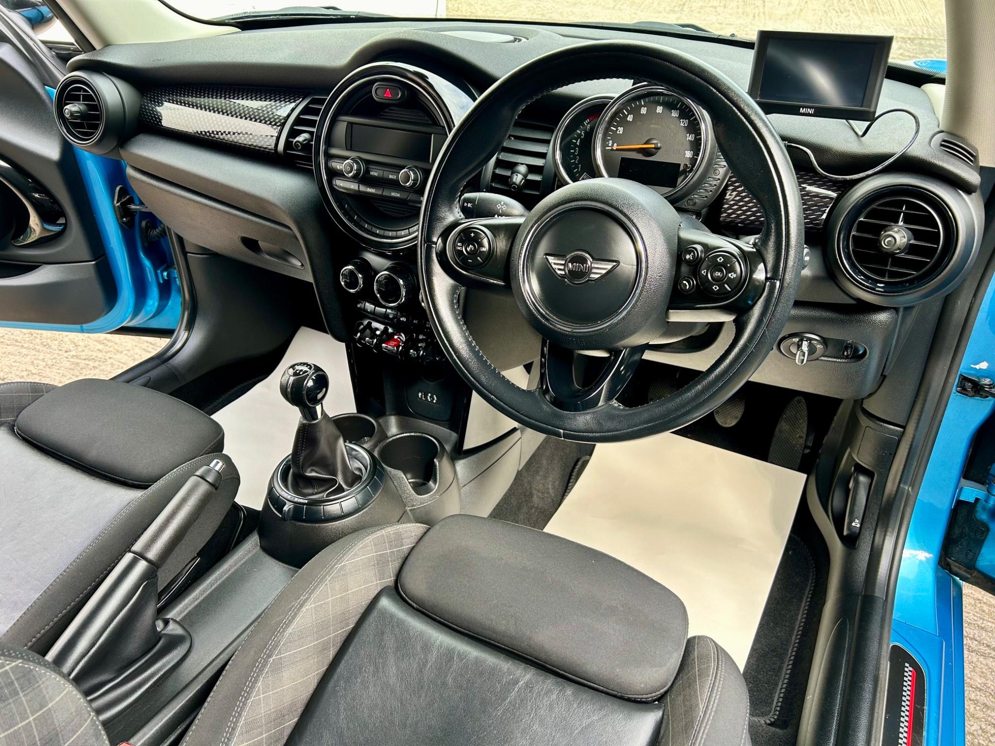 MINI Hatch view 23