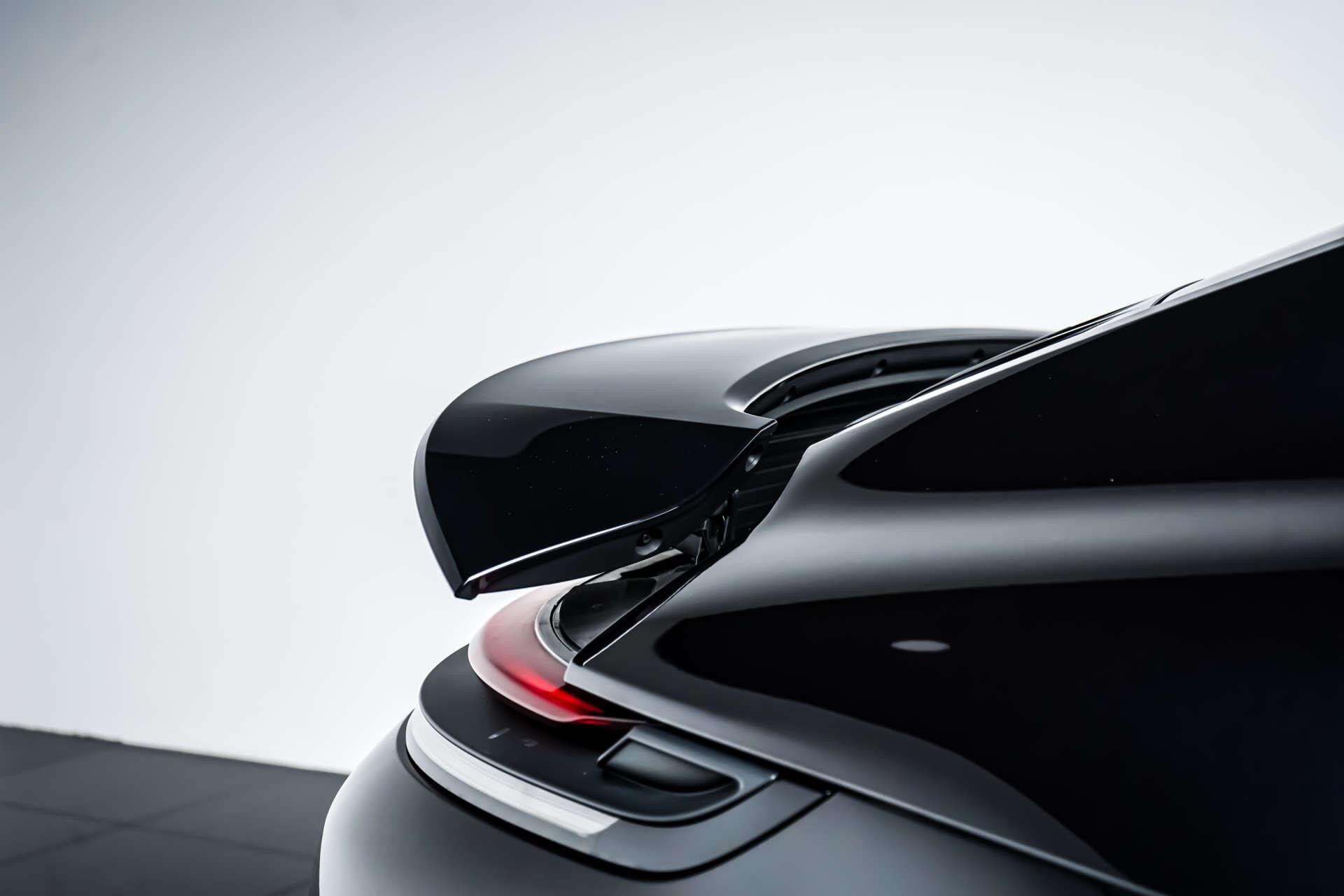 Porsche 911 view 14