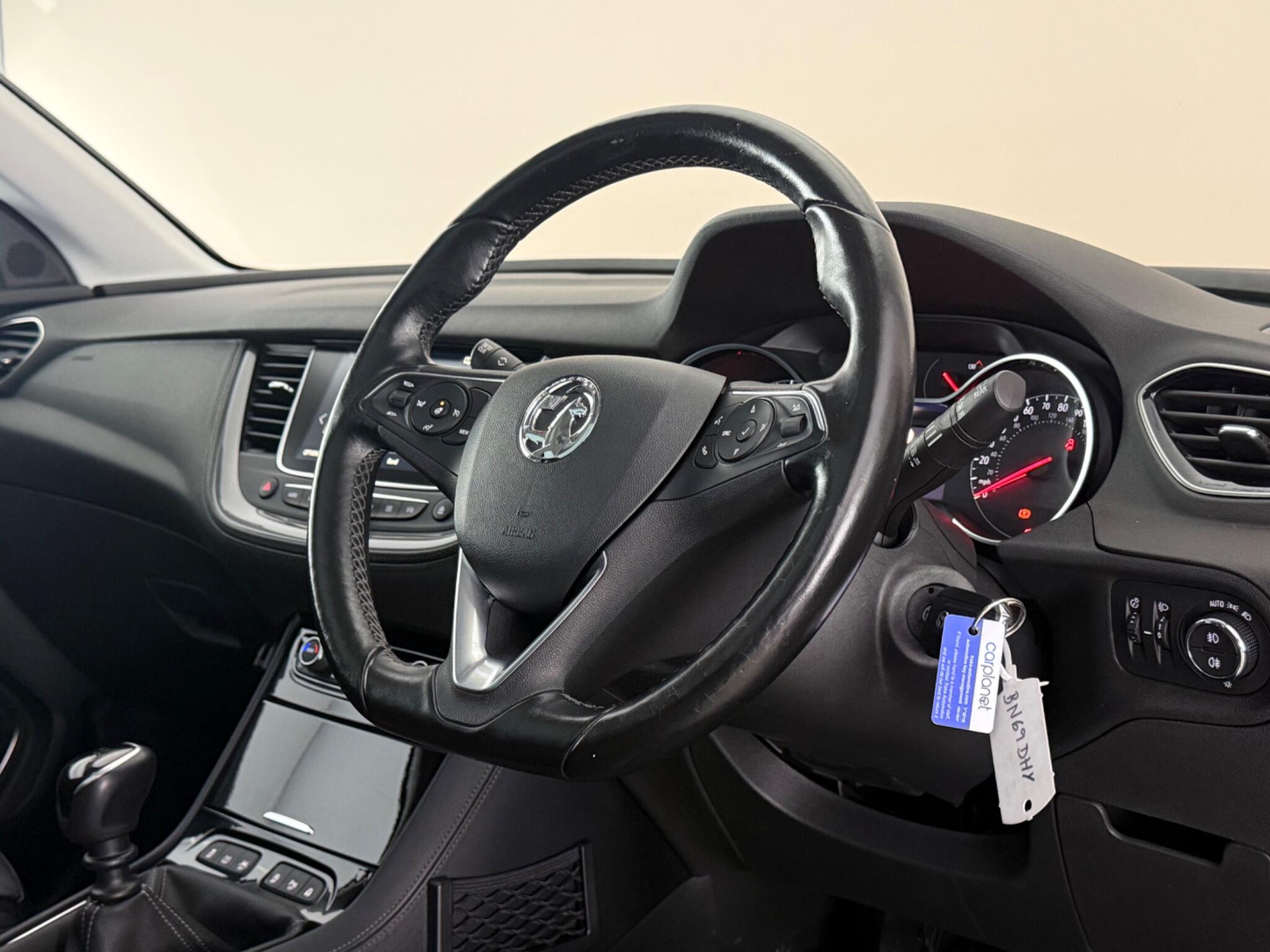 Vauxhall Grandland X view 3