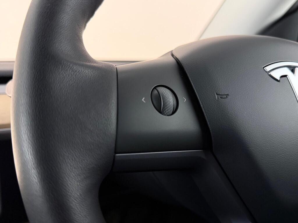 Tesla Model Y view 16