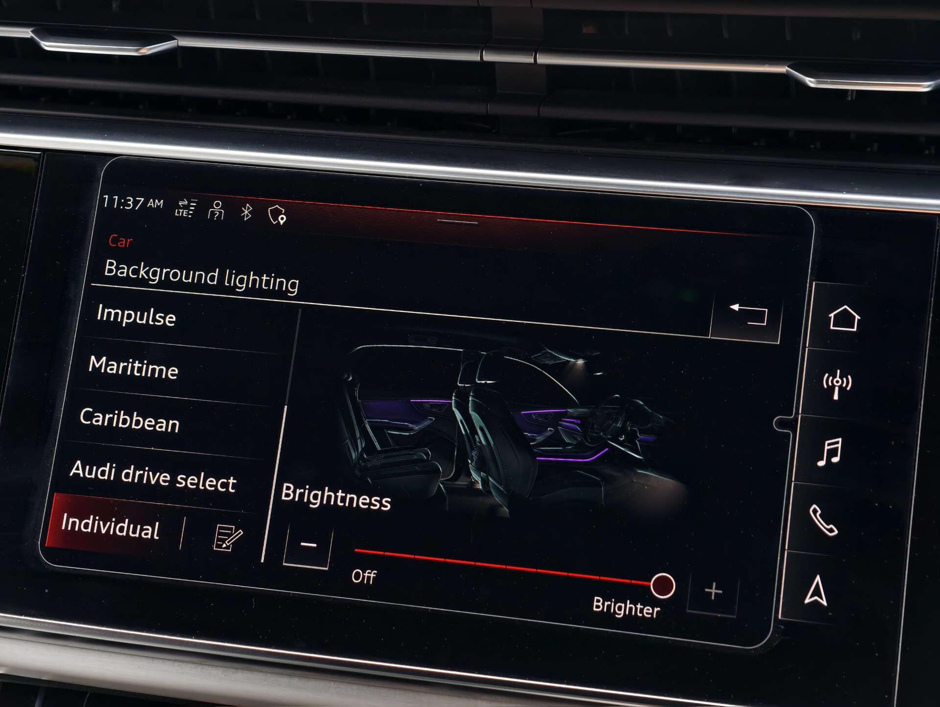 Audi Q8 view 56