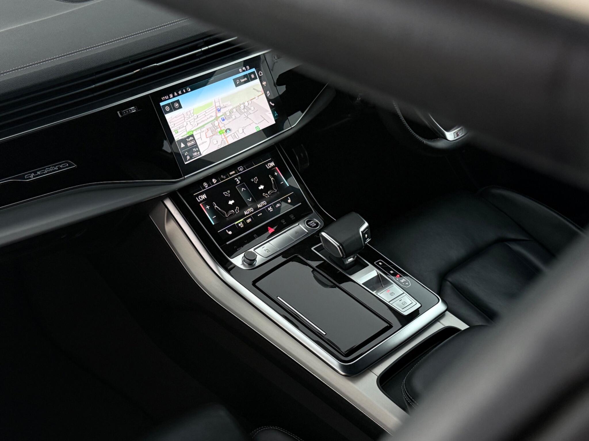 Audi Q8 view 23