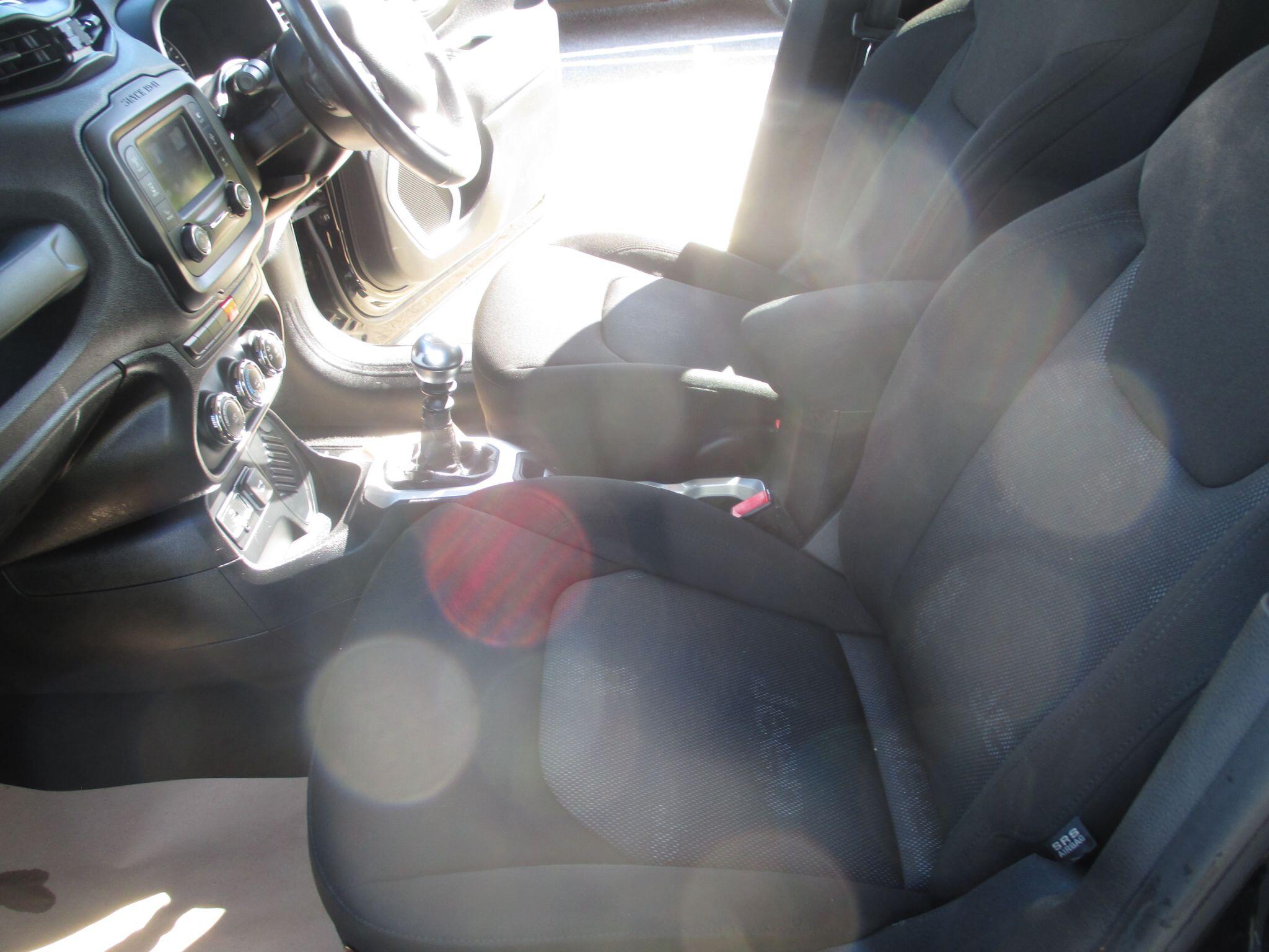Jeep Renegade view 33