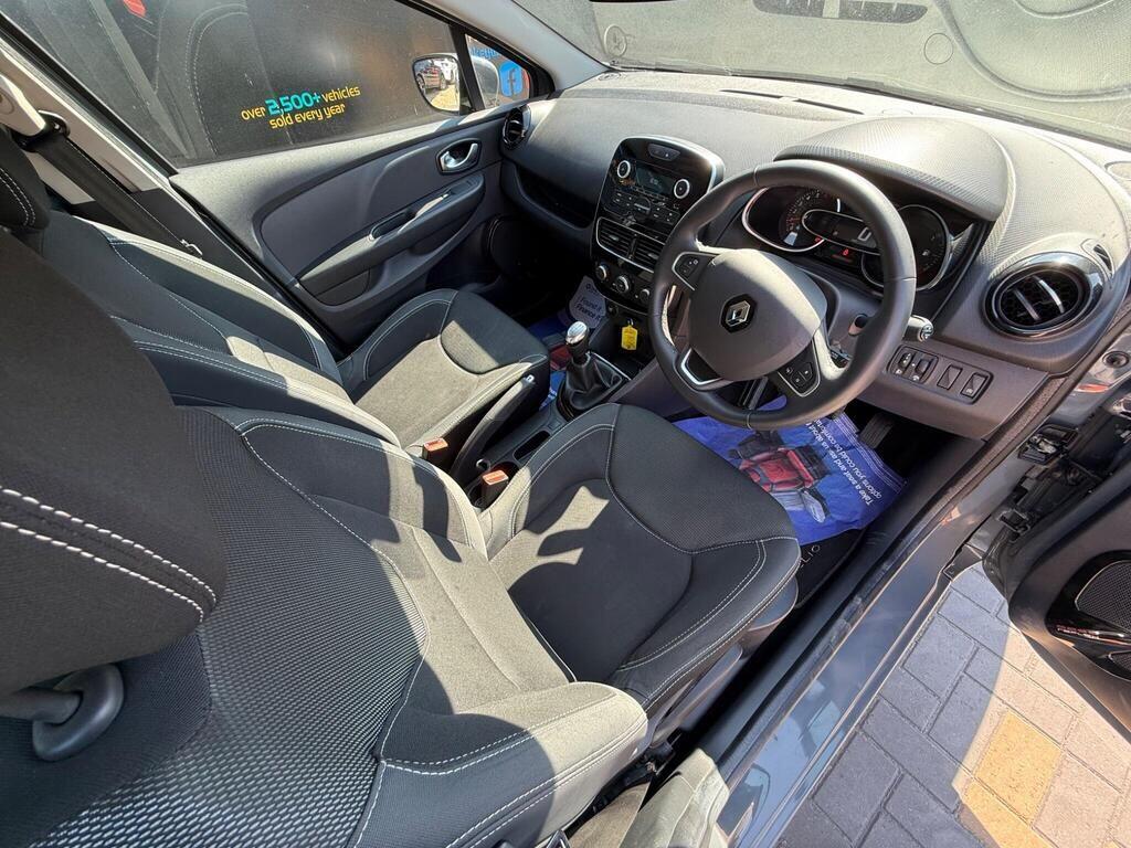 Renault Clio view 18