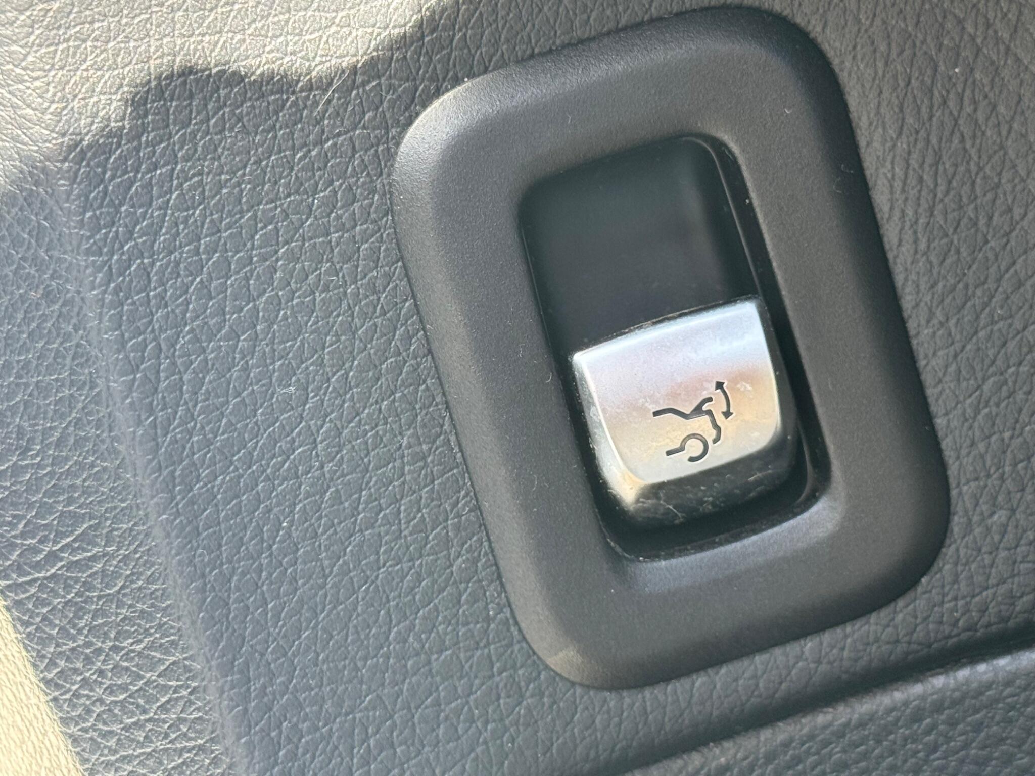 Mercedes-Benz C-Class view 33
