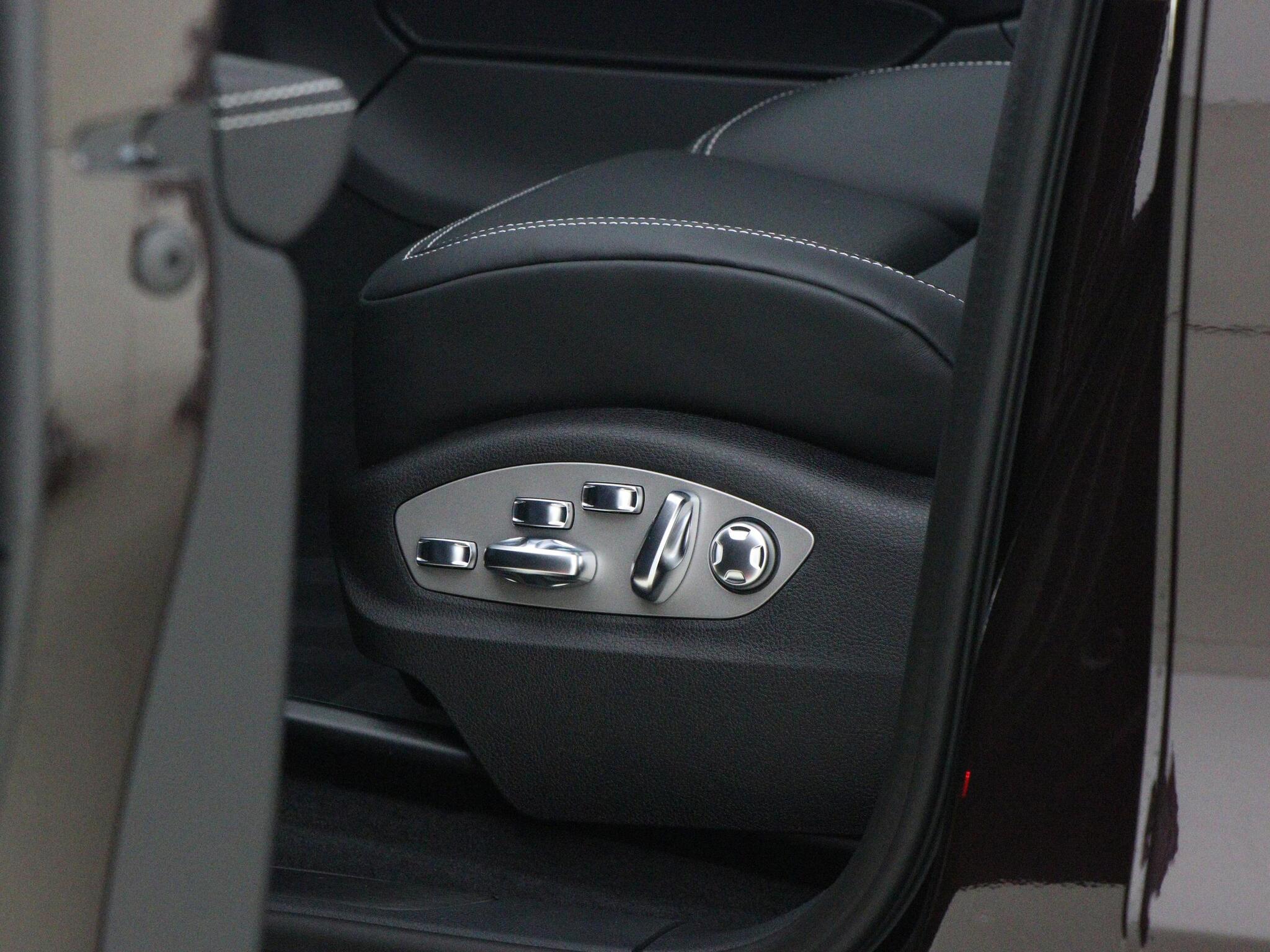 Porsche Macan view 31
