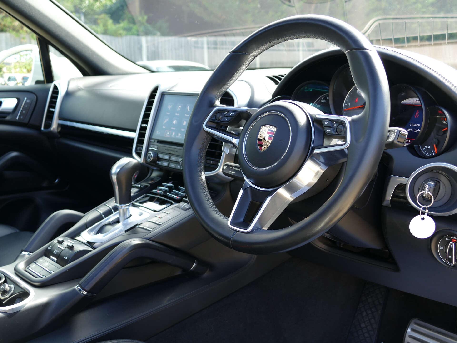 Porsche Cayenne view 22