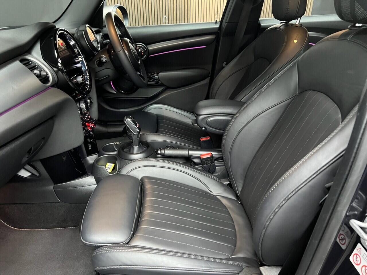Mini Hatch view 28