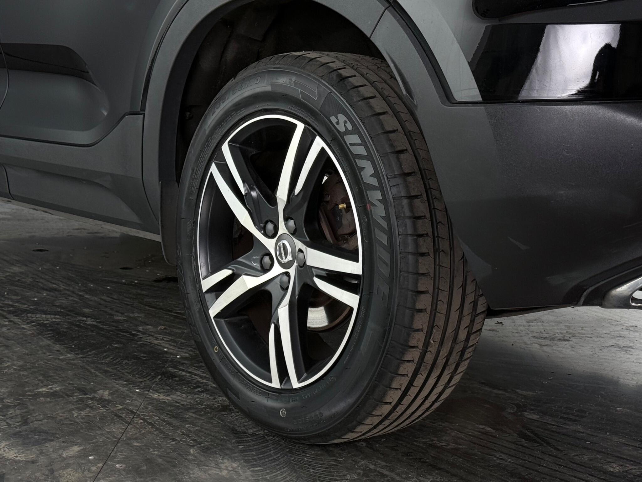 Volvo XC40 view 8