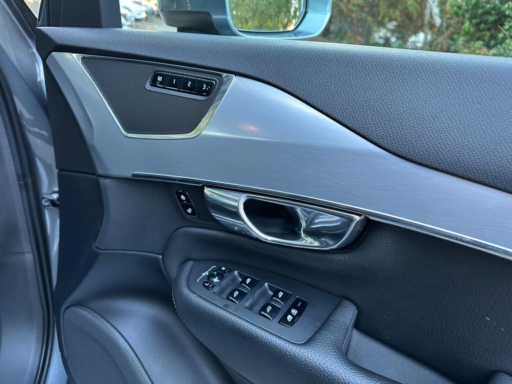 Volvo XC90 view 26