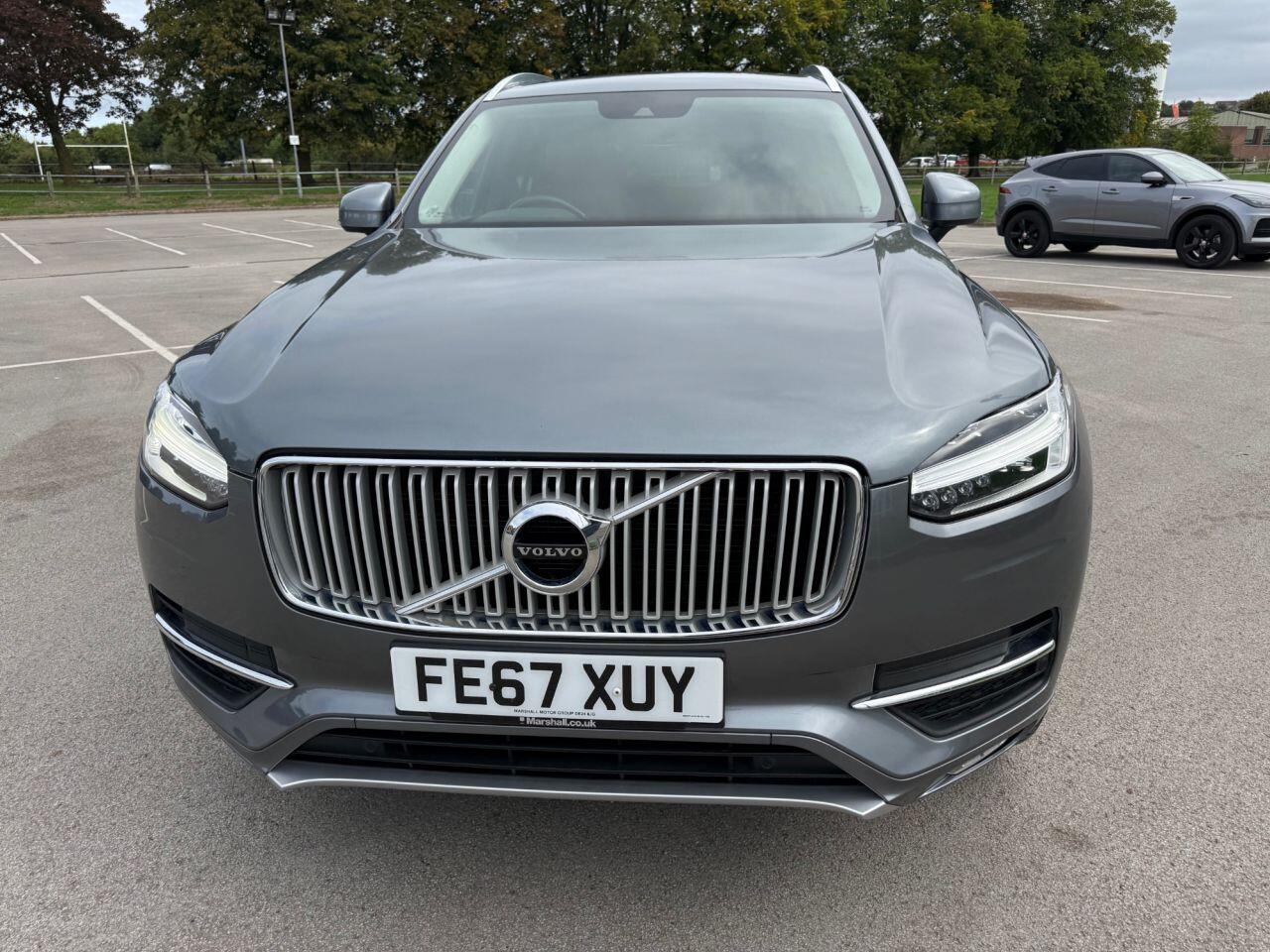 Volvo XC90 view 9