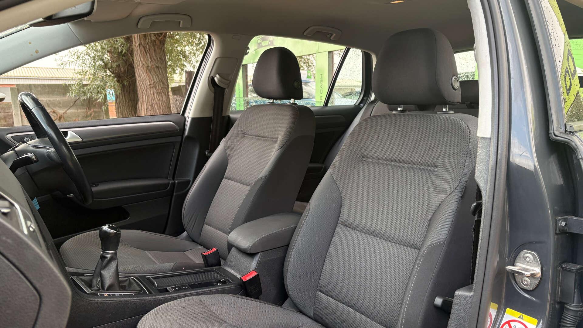 Volkswagen Golf view 12