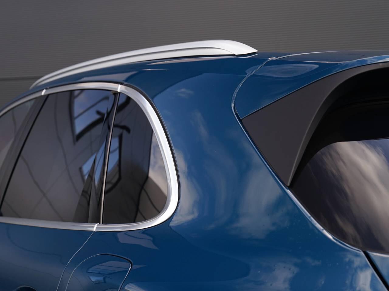 Porsche Cayenne view 50
