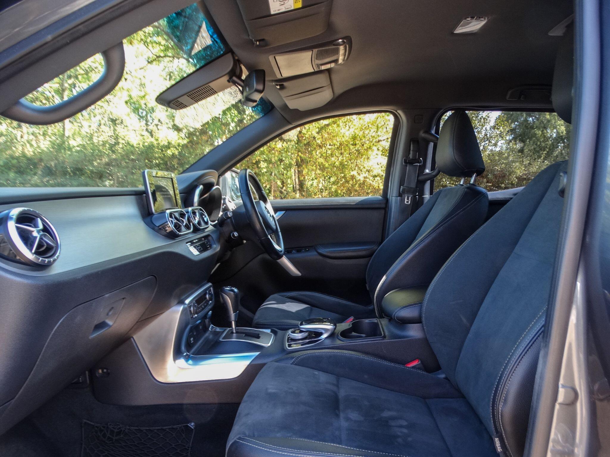 Mercedes-Benz X Class view 3