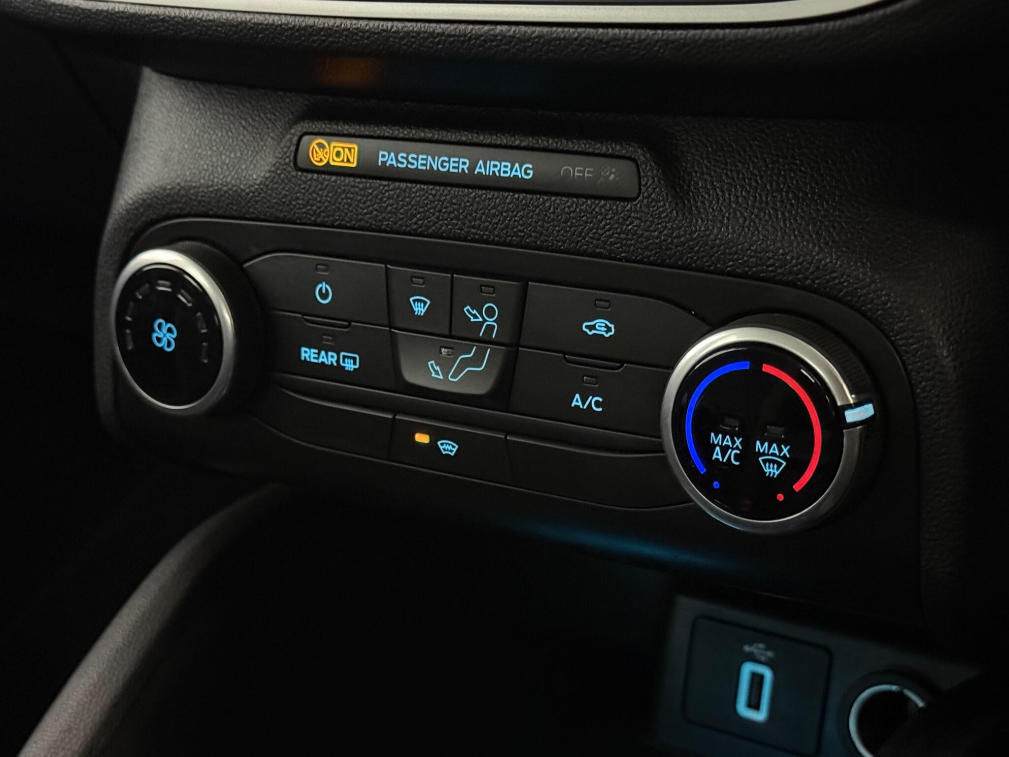 Ford Focus view 21