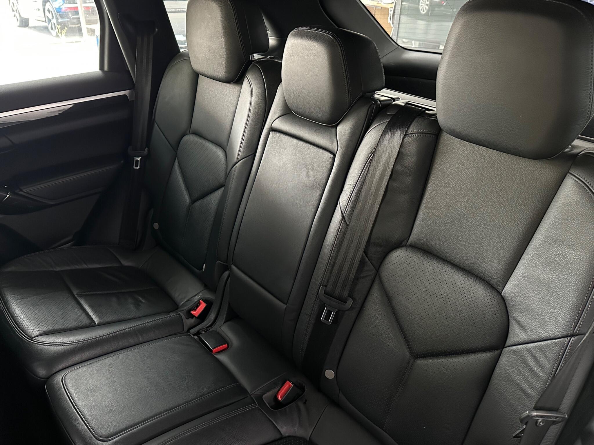 Porsche Cayenne view 36