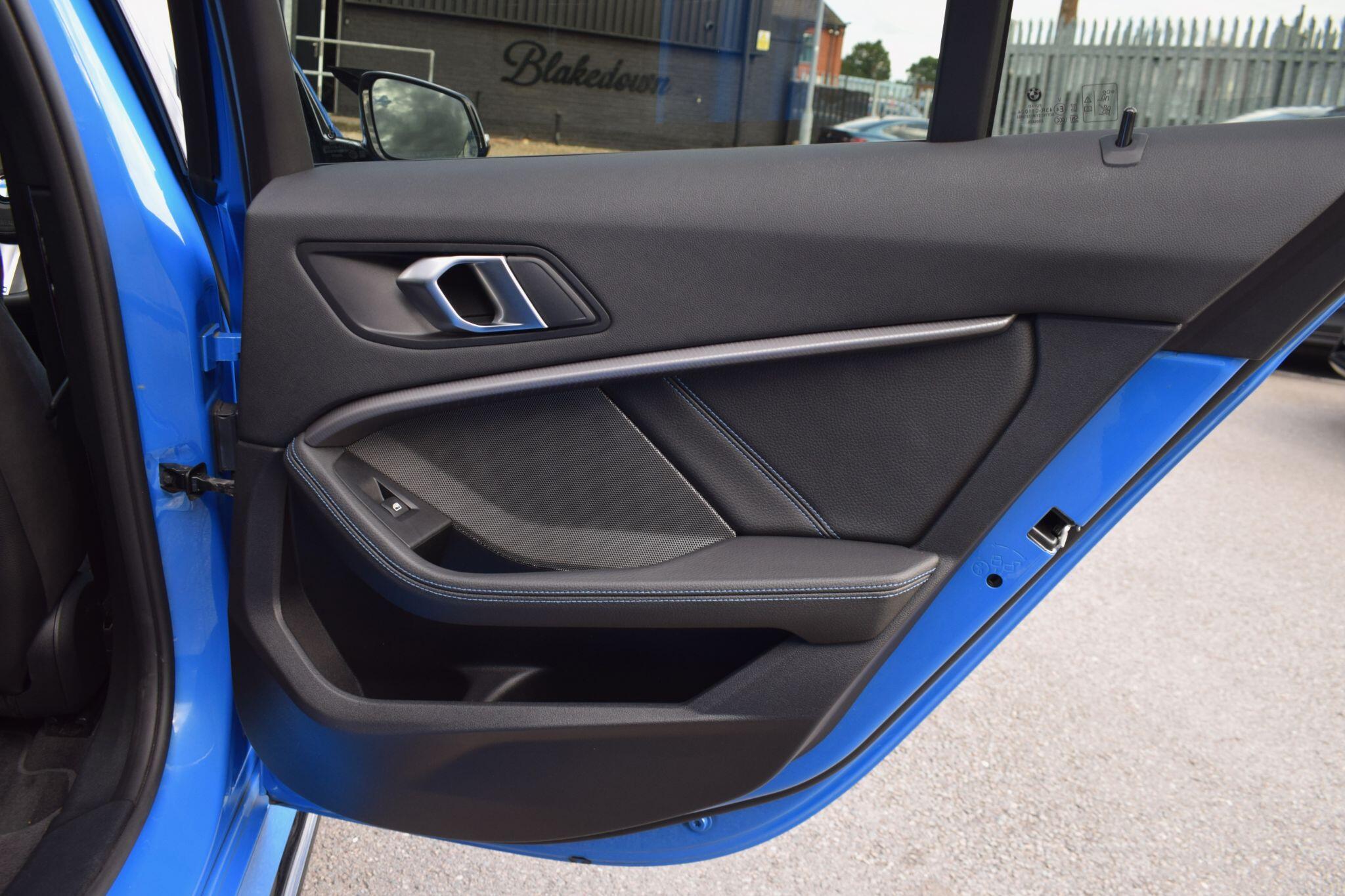 BMW 1 Series view 14