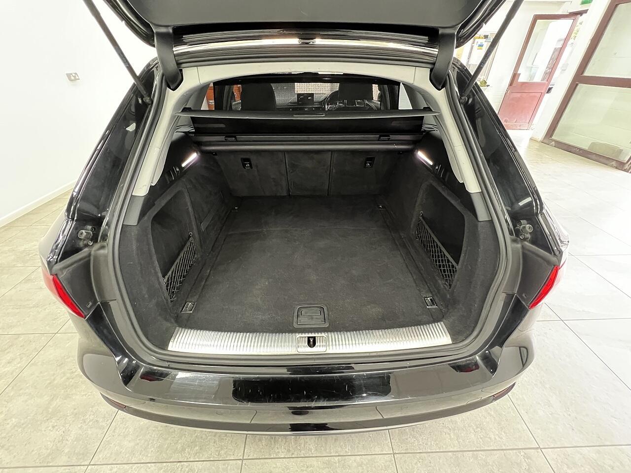 Audi A4 view 16