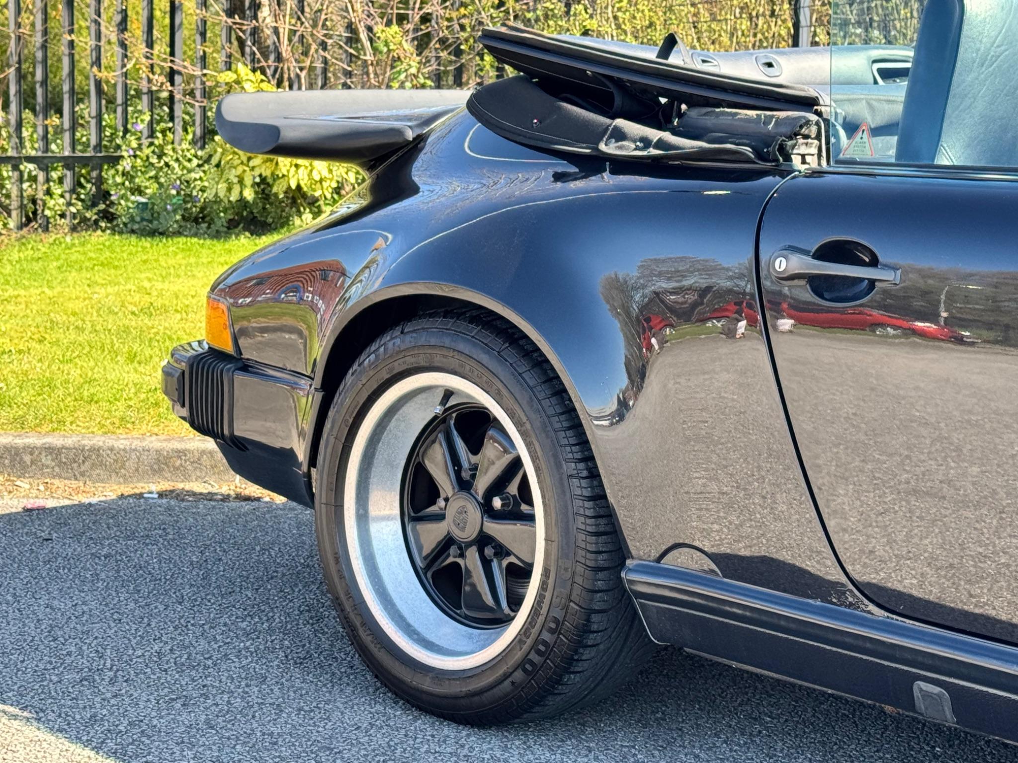 Porsche 911 view 6