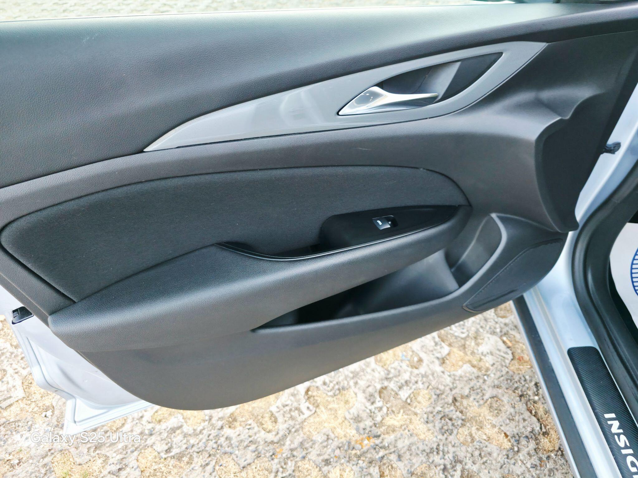 Vauxhall Insignia view 37