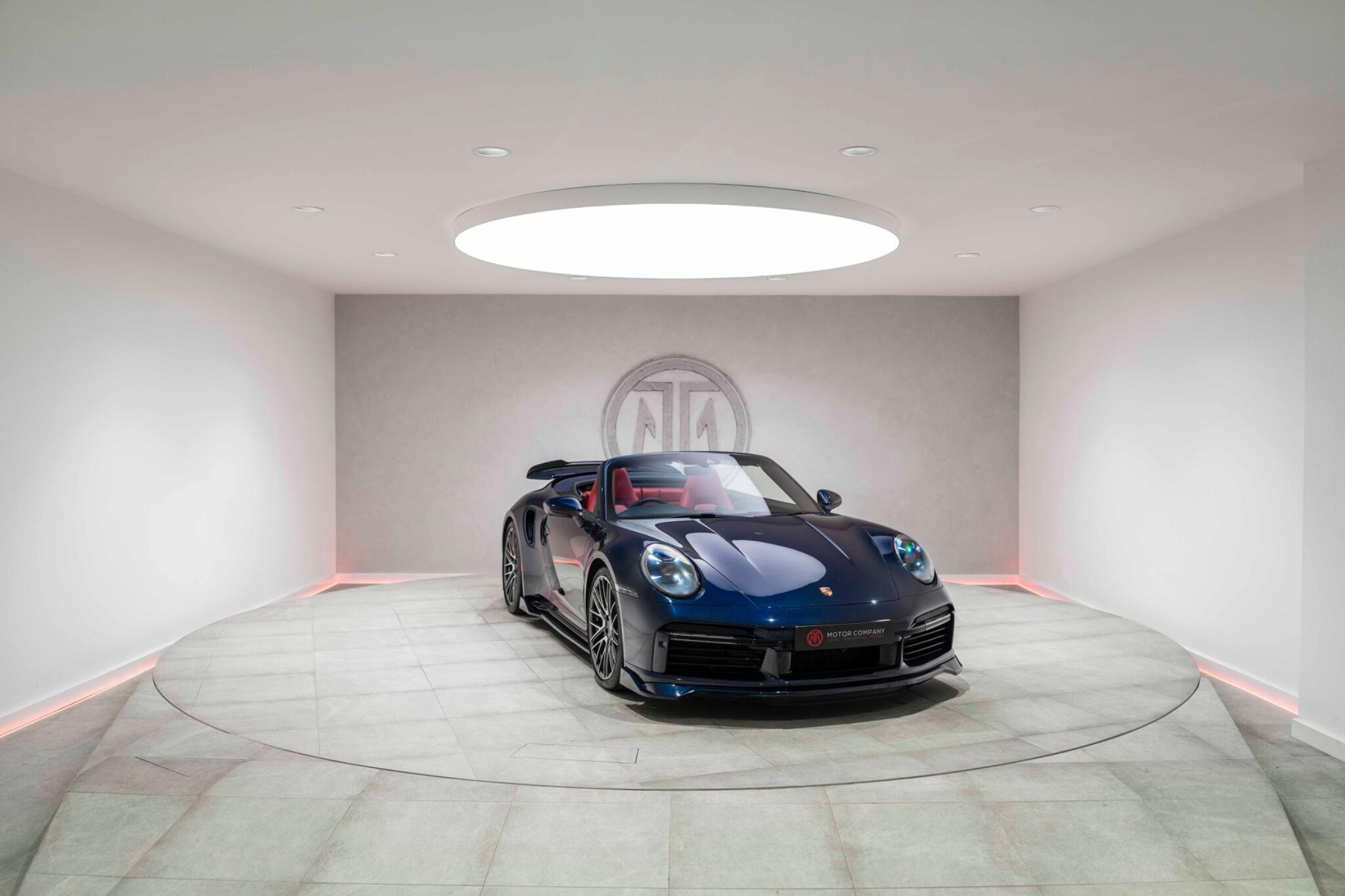 Porsche 911 view 16