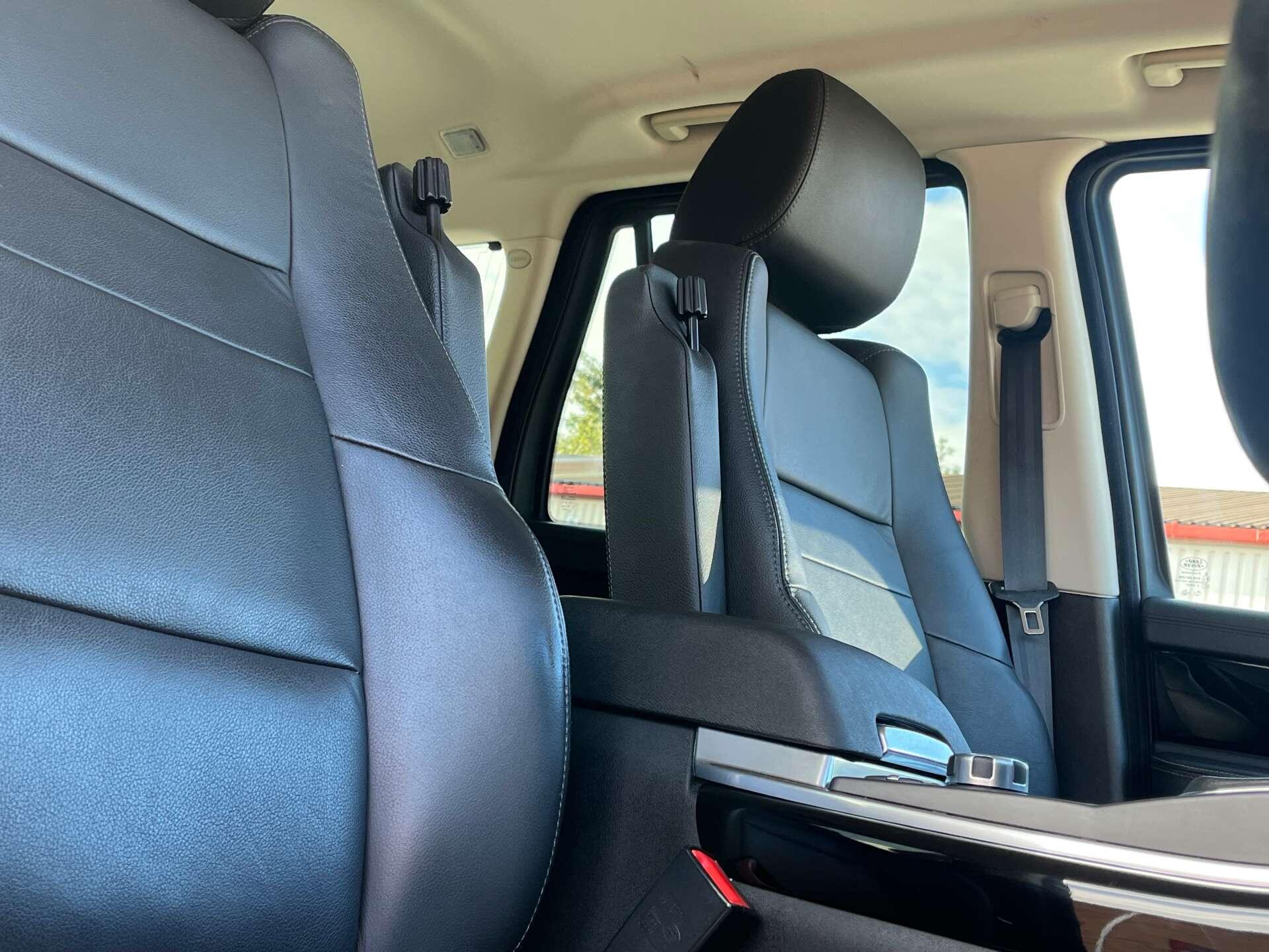 Land Rover Range Rover Sport view 13