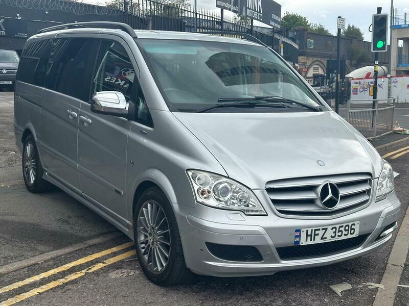 Mercedes-Benz Viano view 3