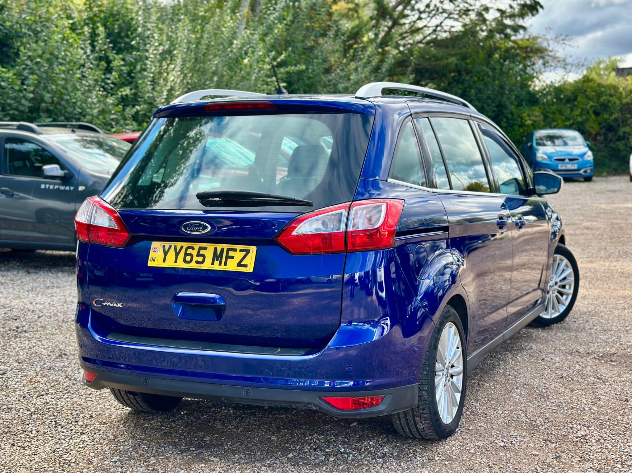 Ford Grand C-Max view 13