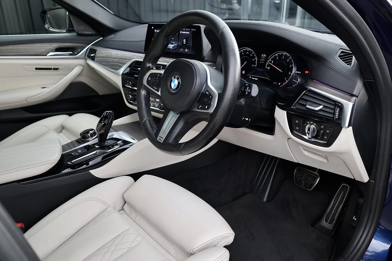 BMW 5 Series view 6