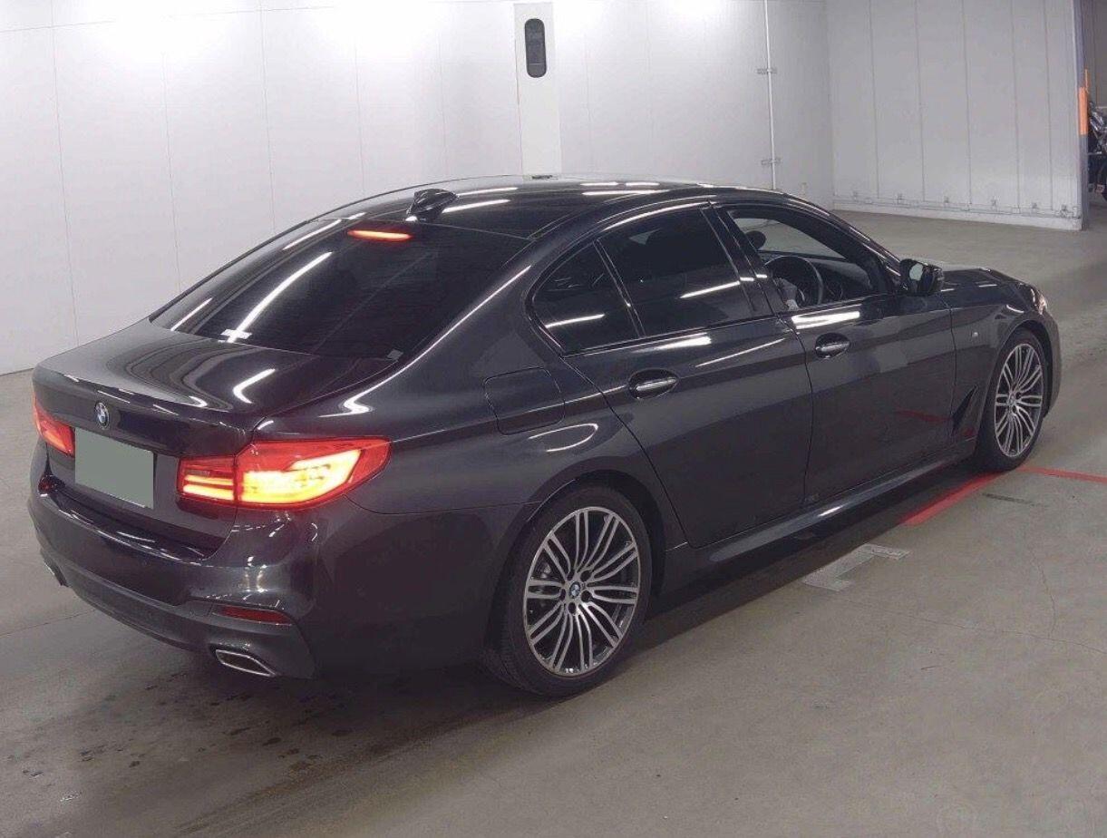 BMW 5 Series view 5