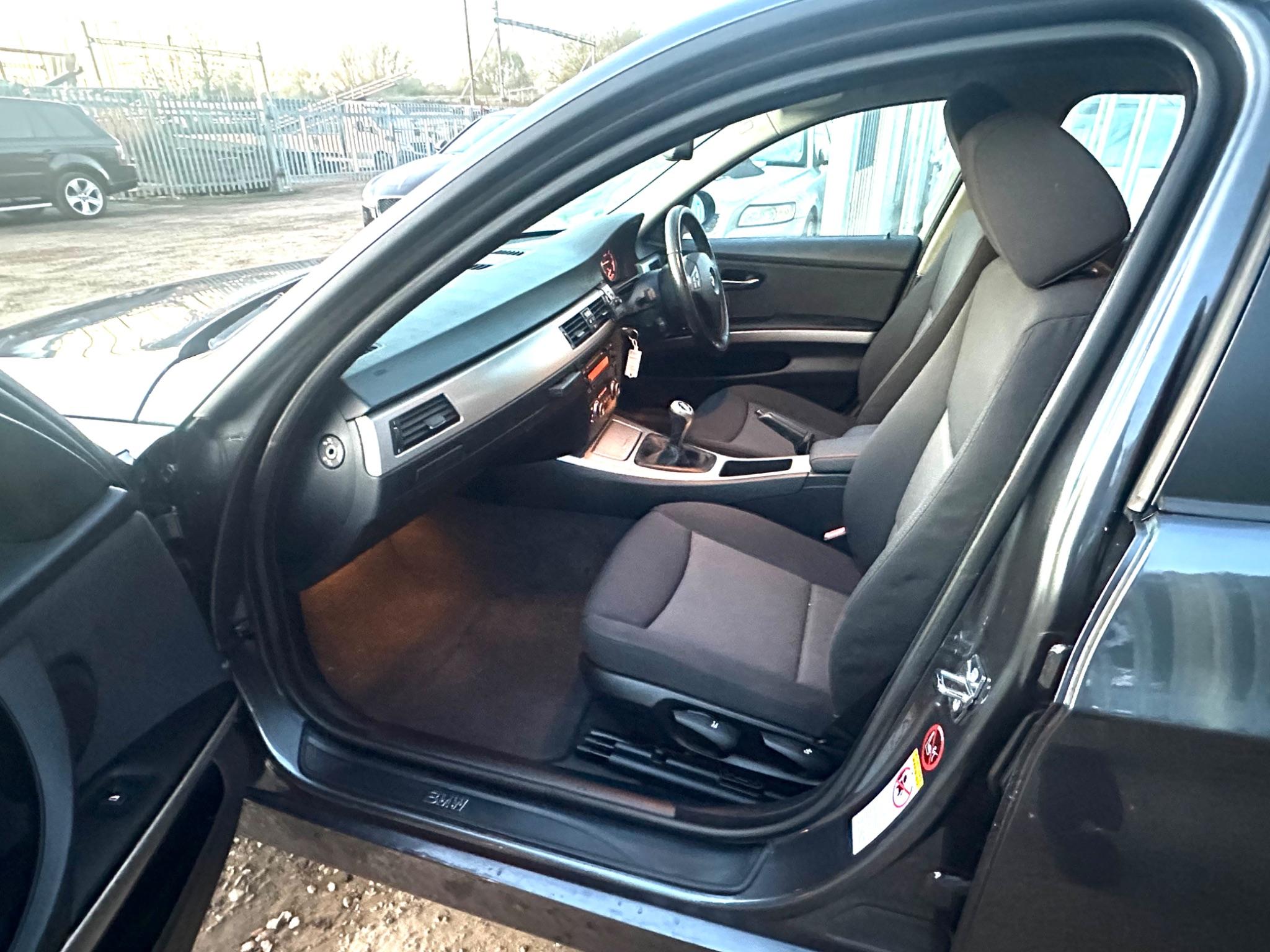 BMW 3 Series view 21