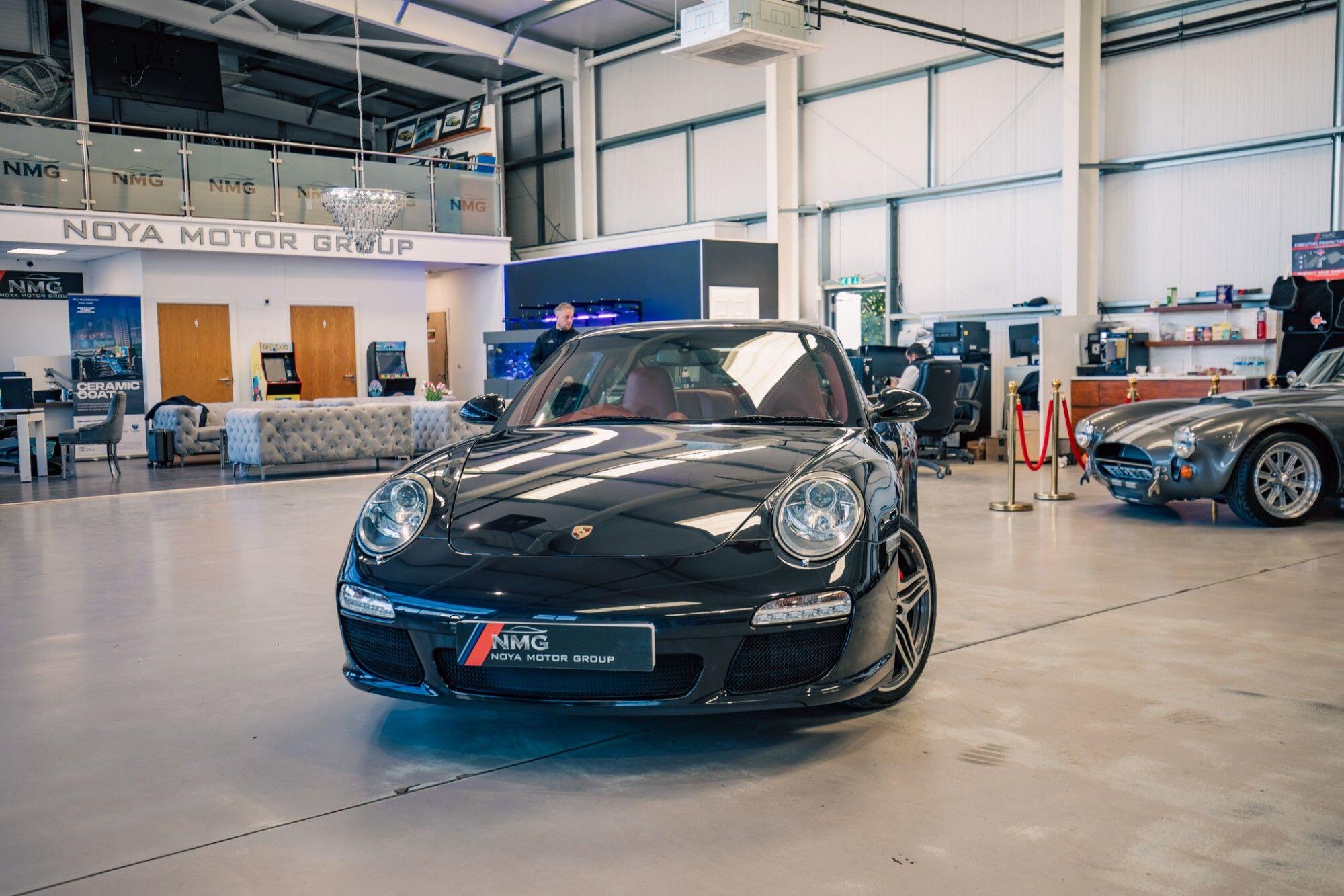 Porsche 911 view 11