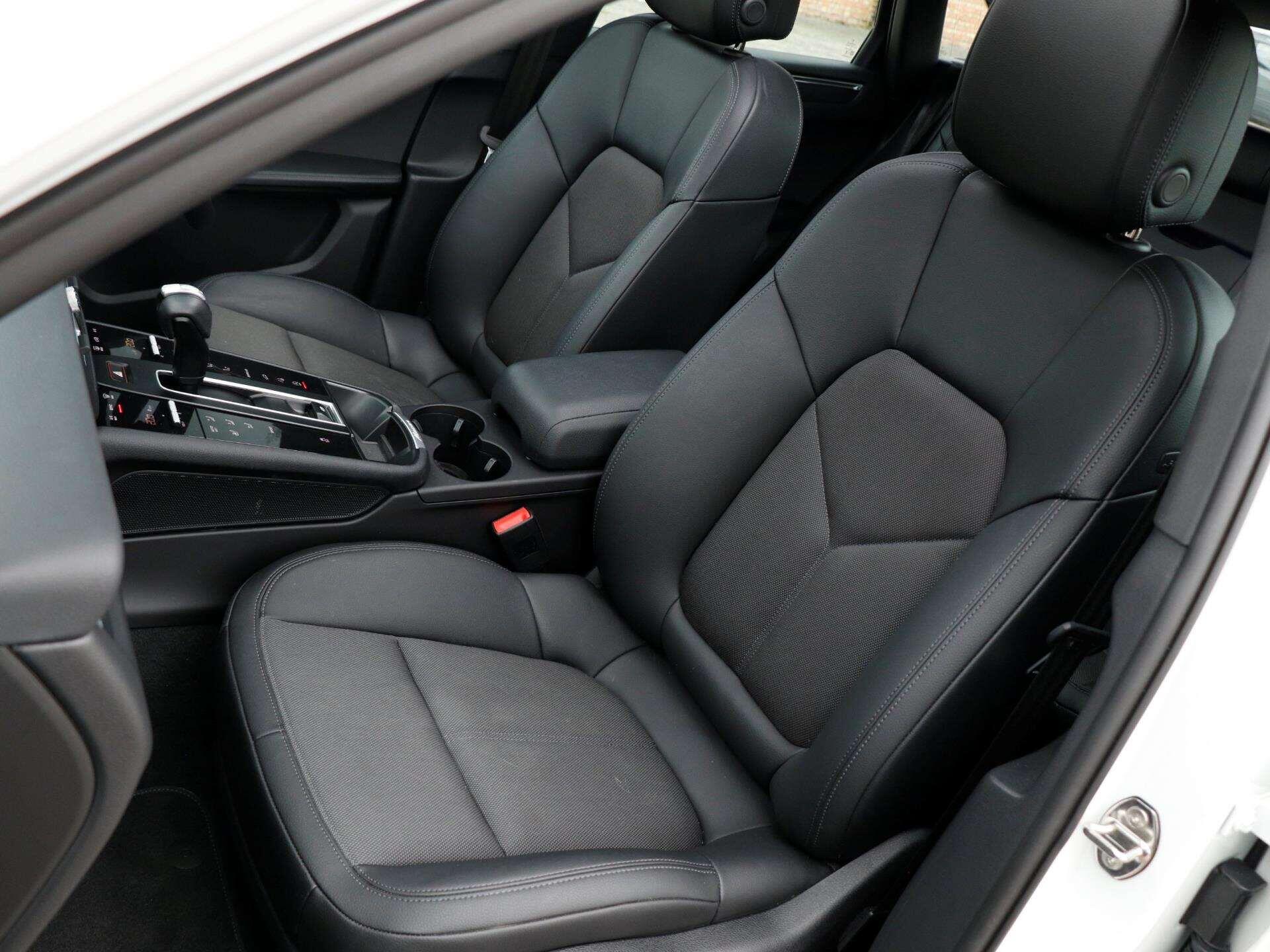 Porsche Macan view 24
