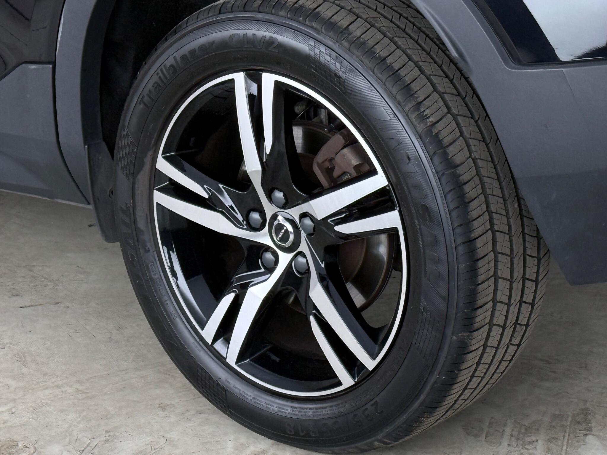 Volvo XC40 view 9