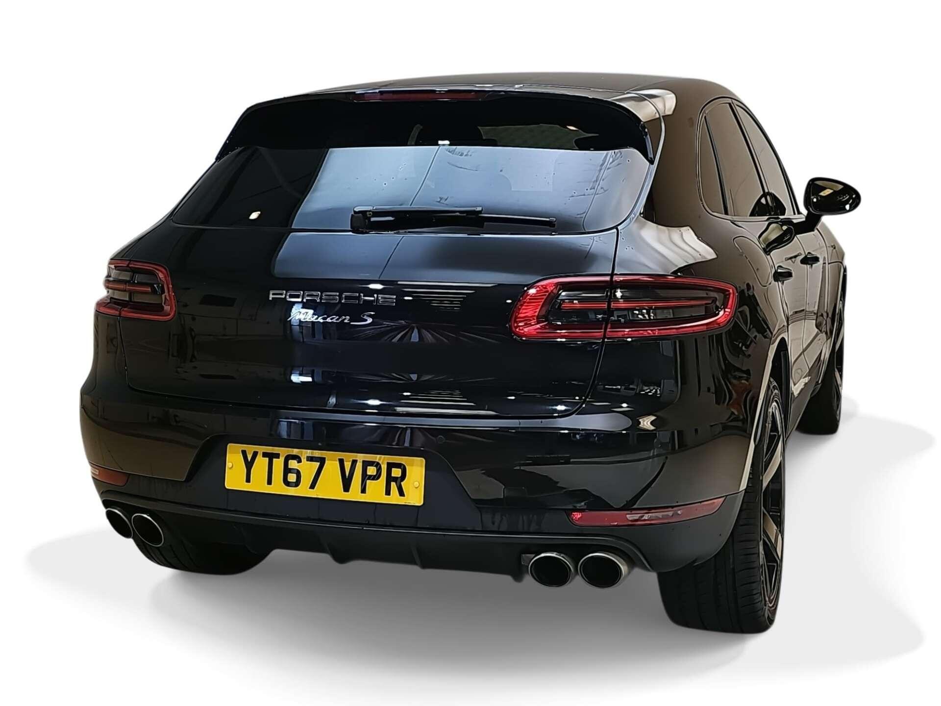 Porsche Macan view 3