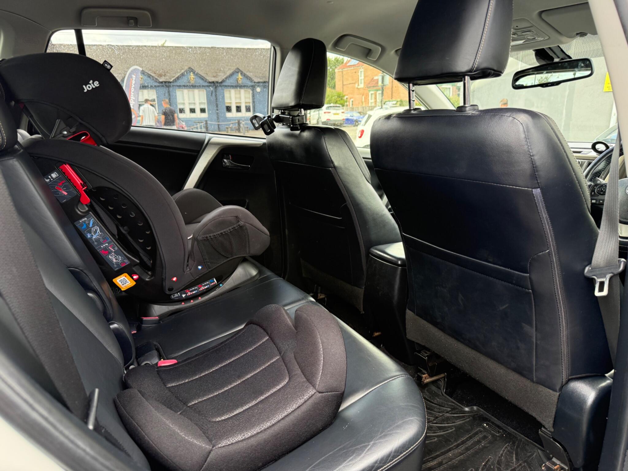 Toyota Rav4 view 4