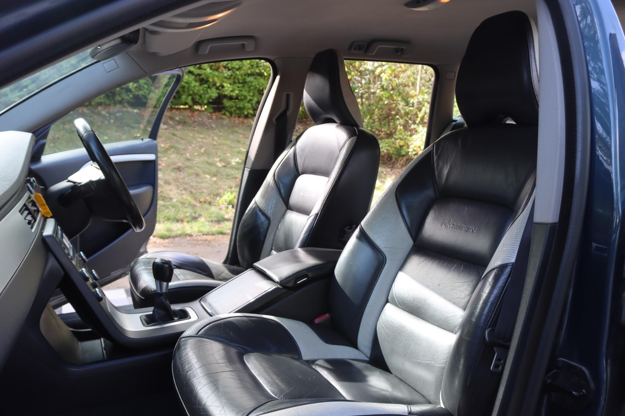Volvo V70 view 5