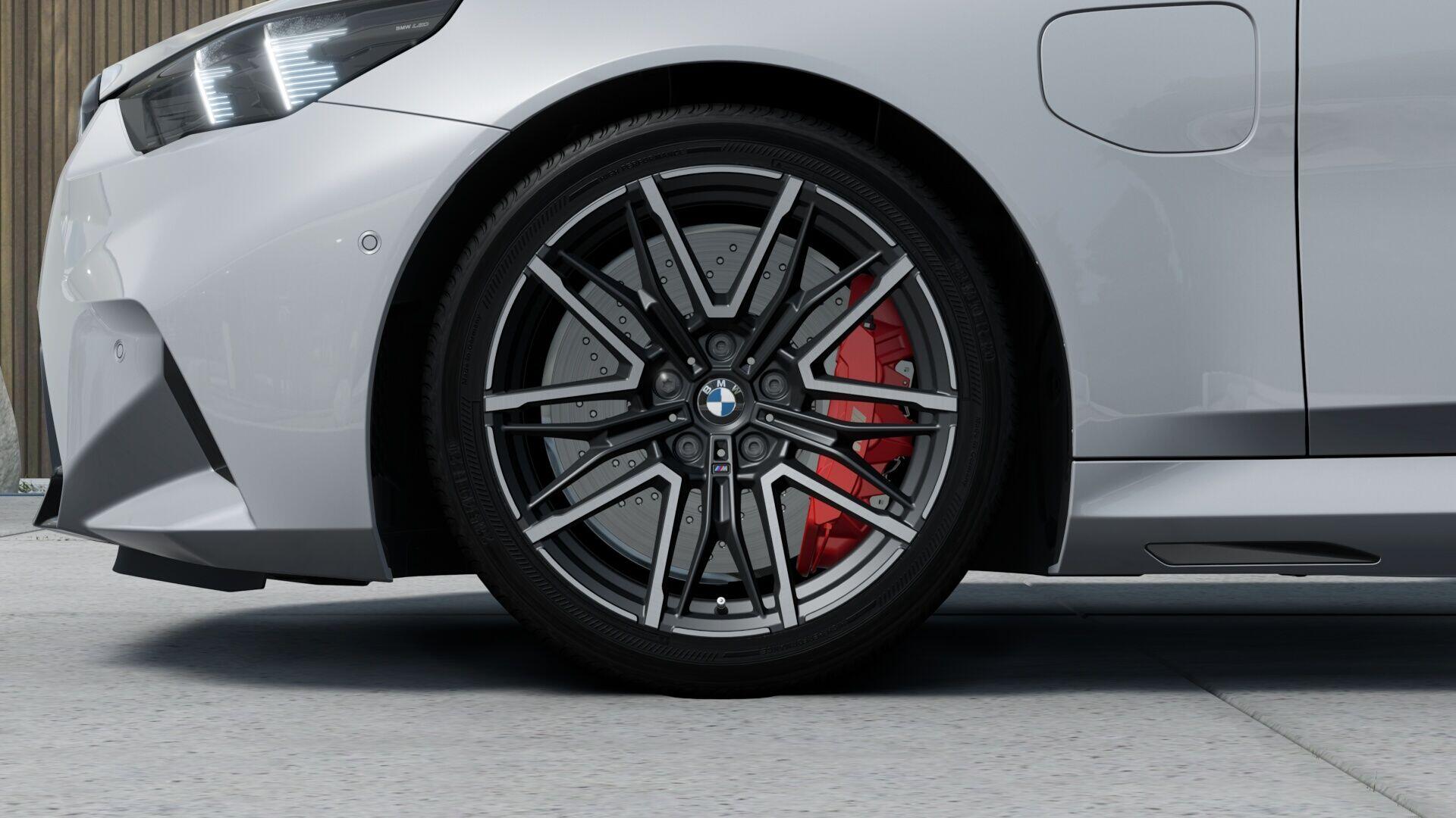 BMW M5 view 9