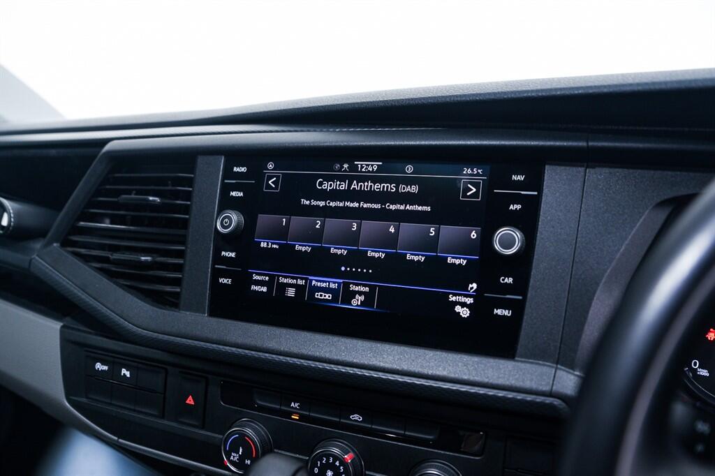 Volkswagen Transporter view 15
