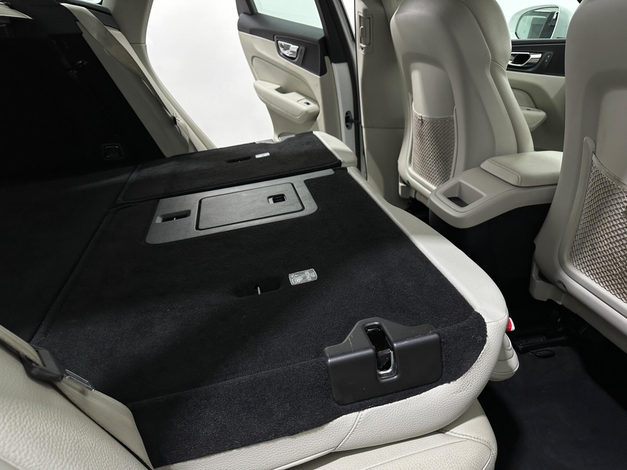 Volvo XC60 view 45