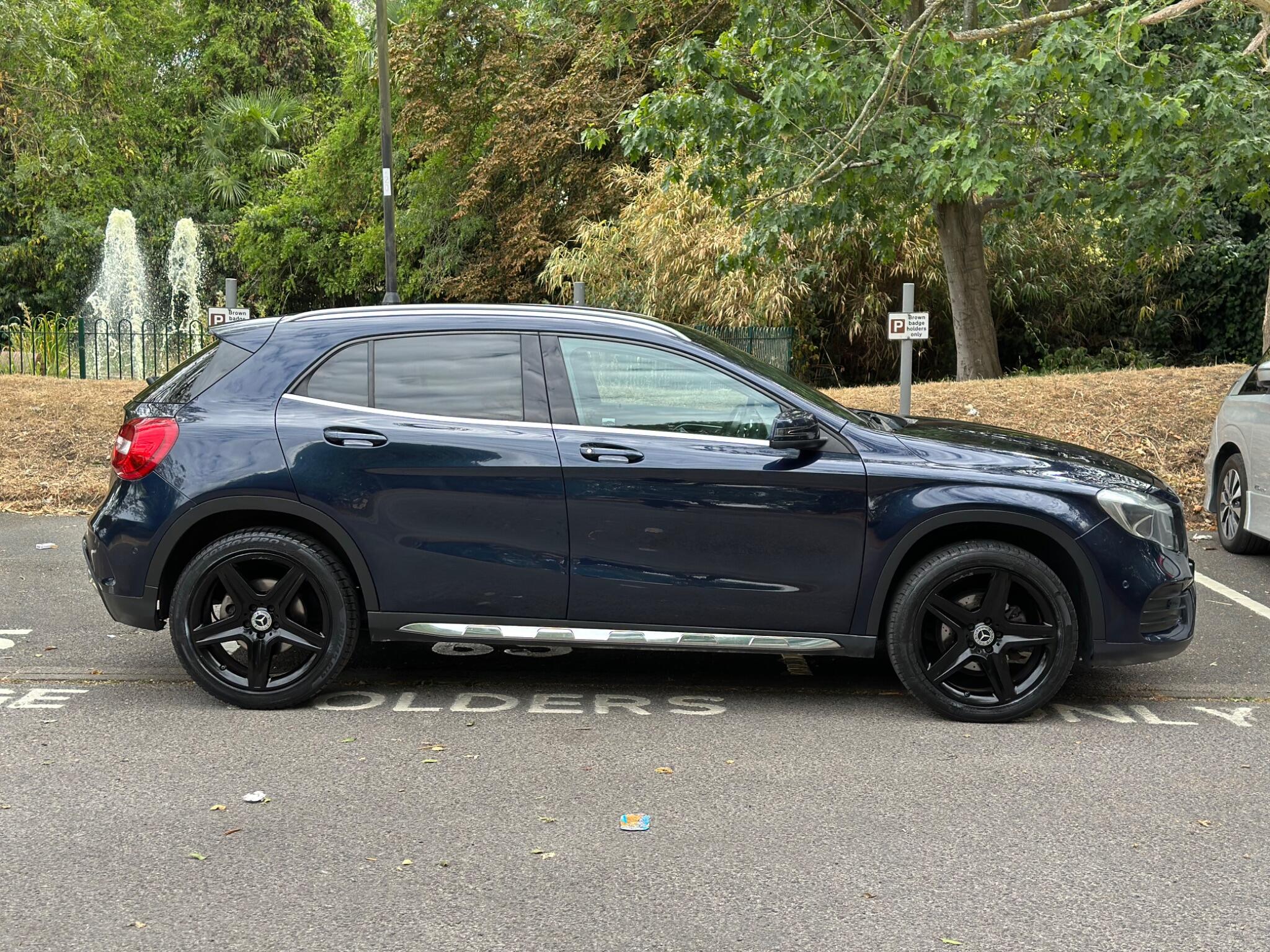 Mercedes-Benz Gla view 3