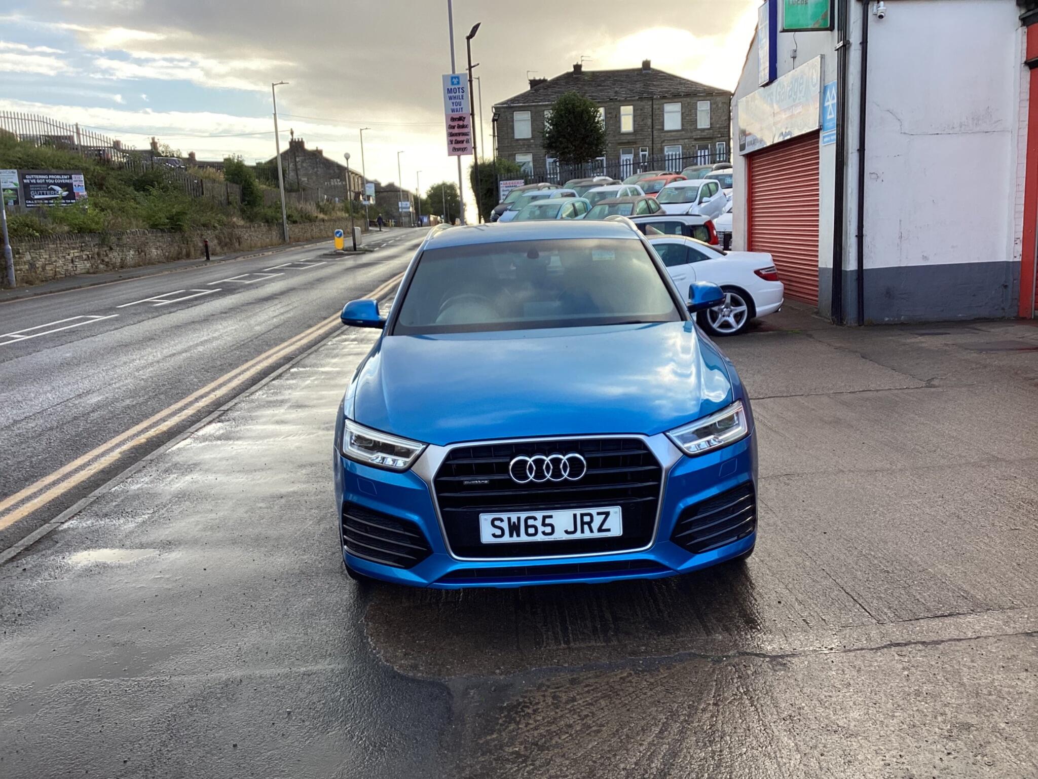 Audi Q3 view 8