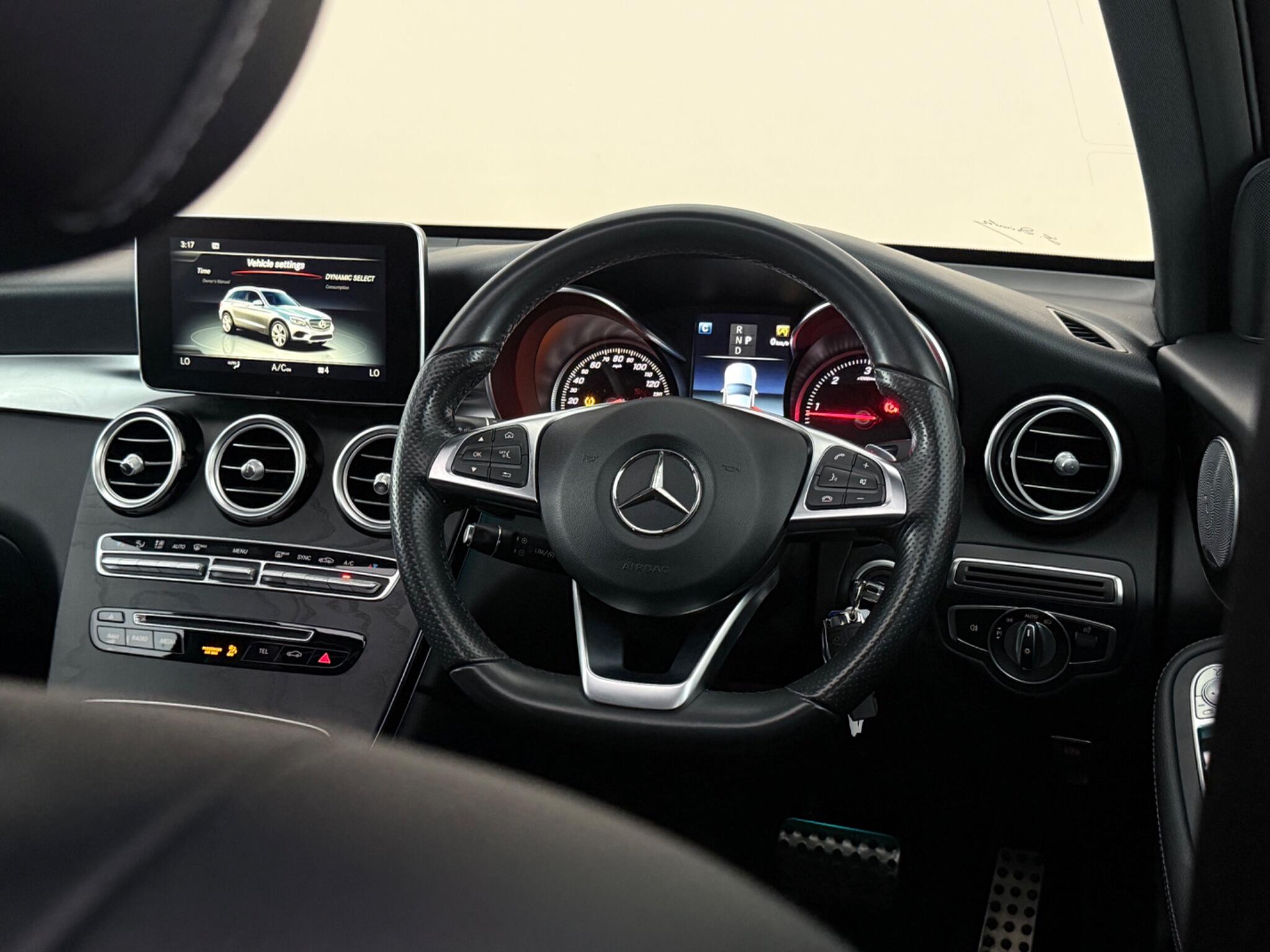Mercedes-Benz GLC view 13