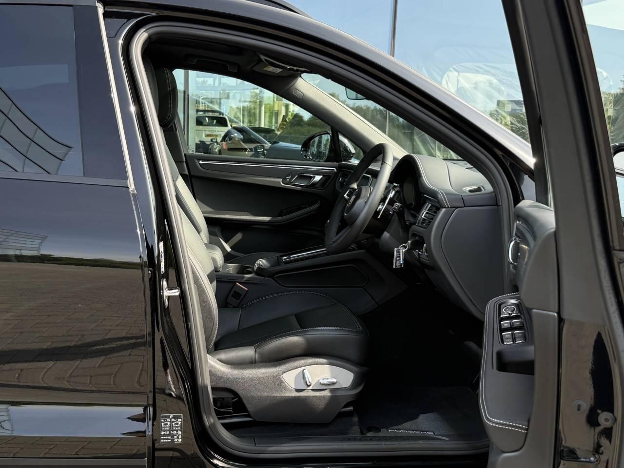 Porsche Macan view 8