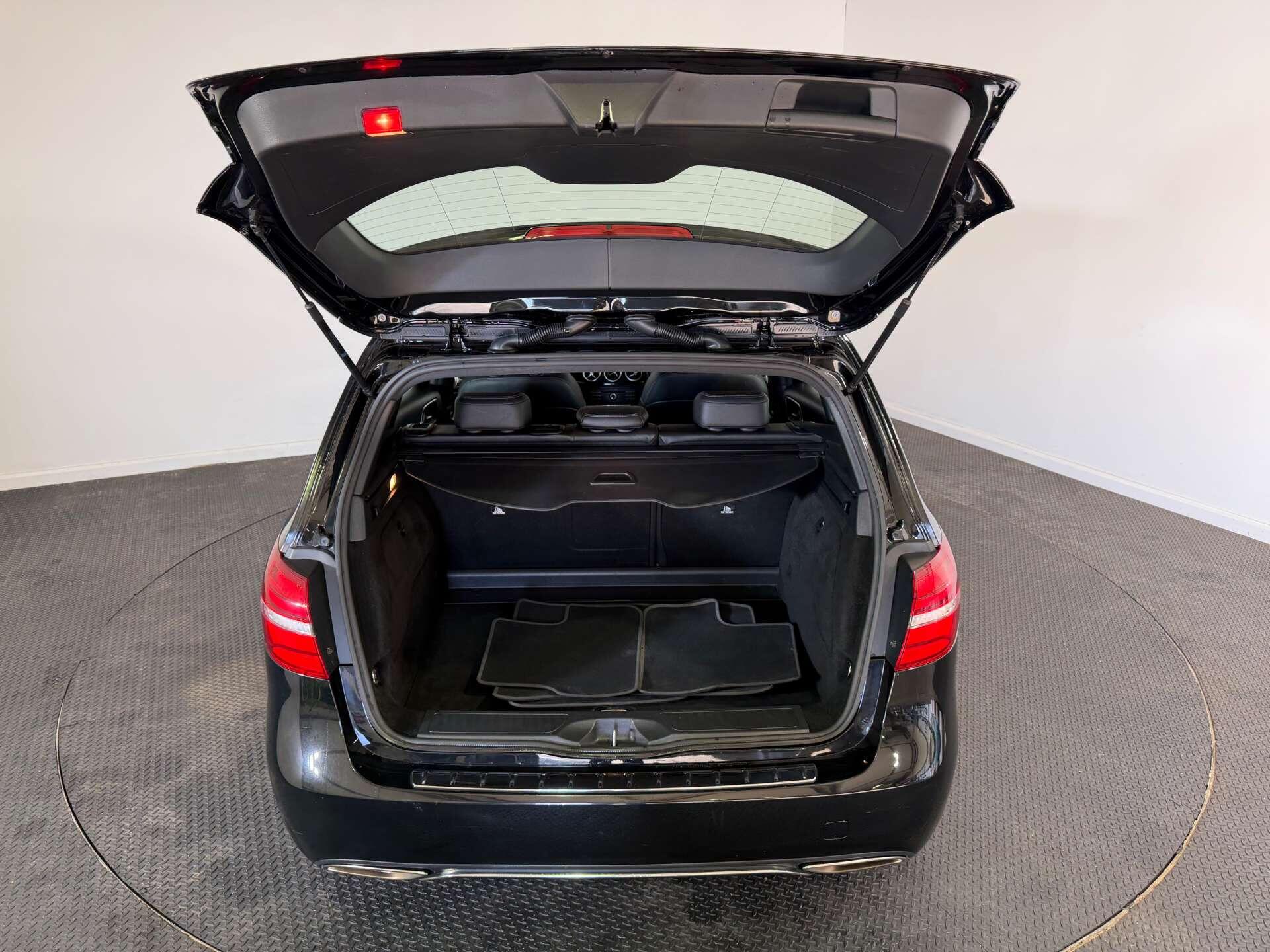 Mercedes-Benz B-Class view 11