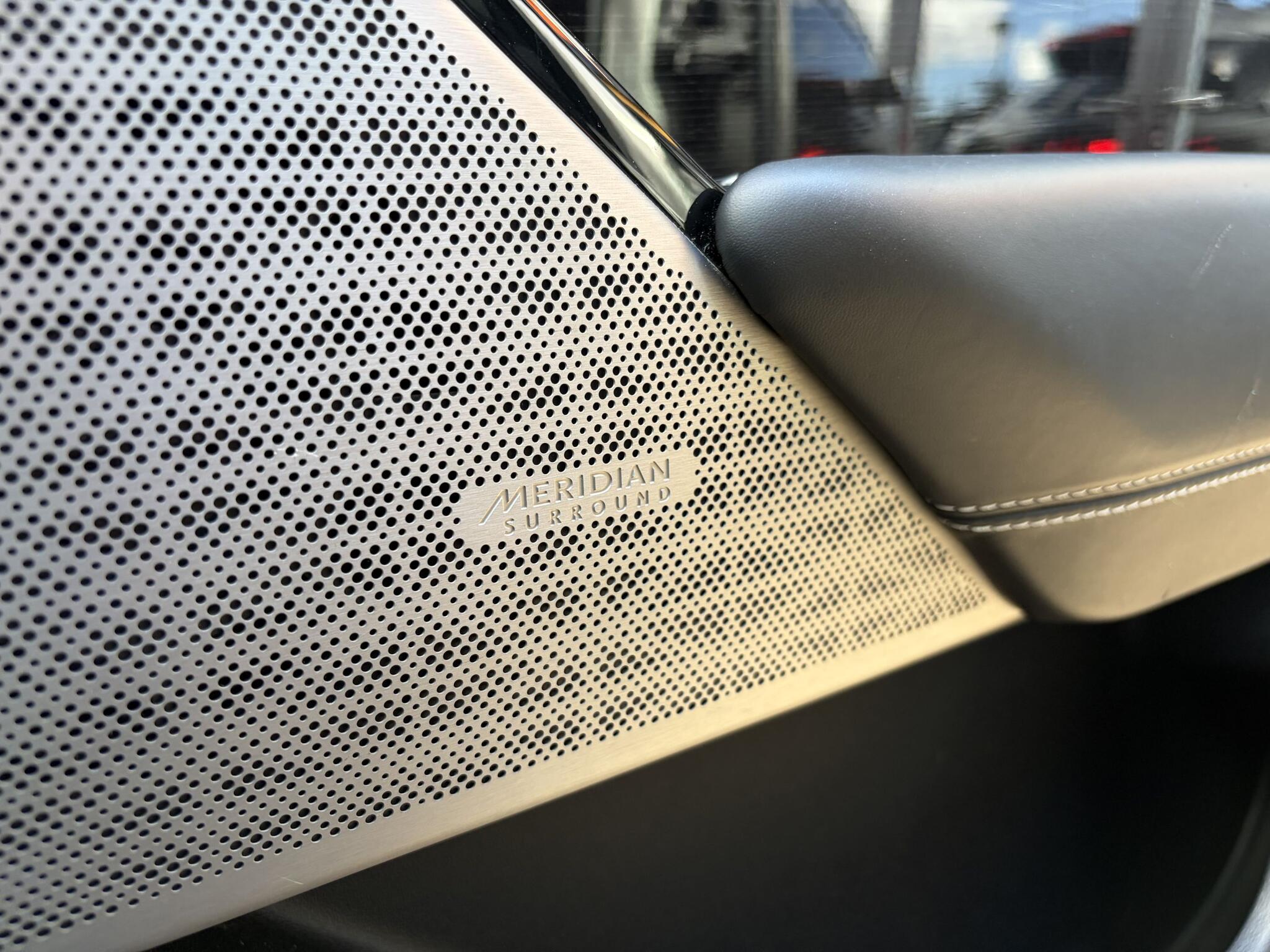 Land Rover Range Rover Velar view 23