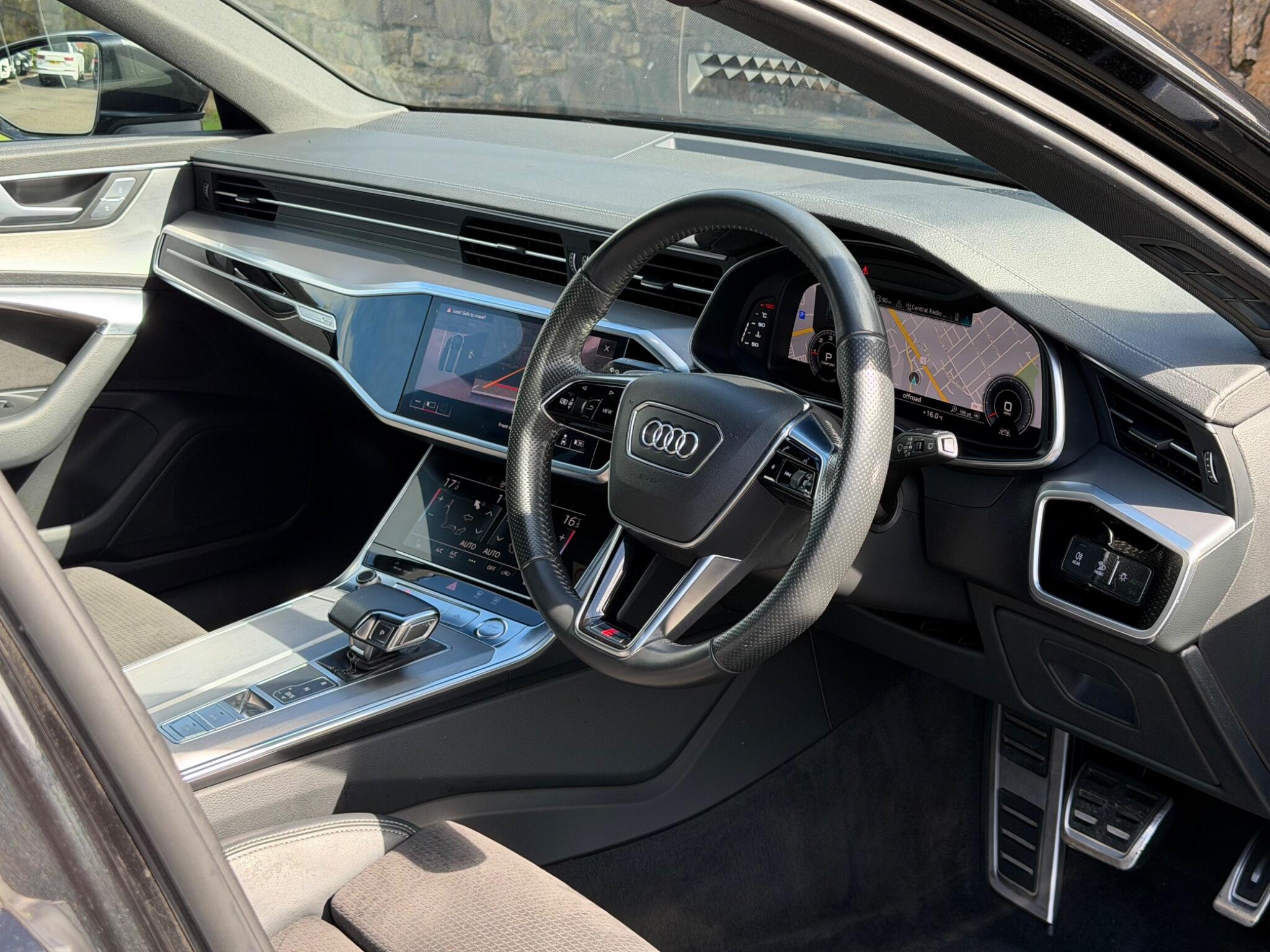 Audi A6 view 11