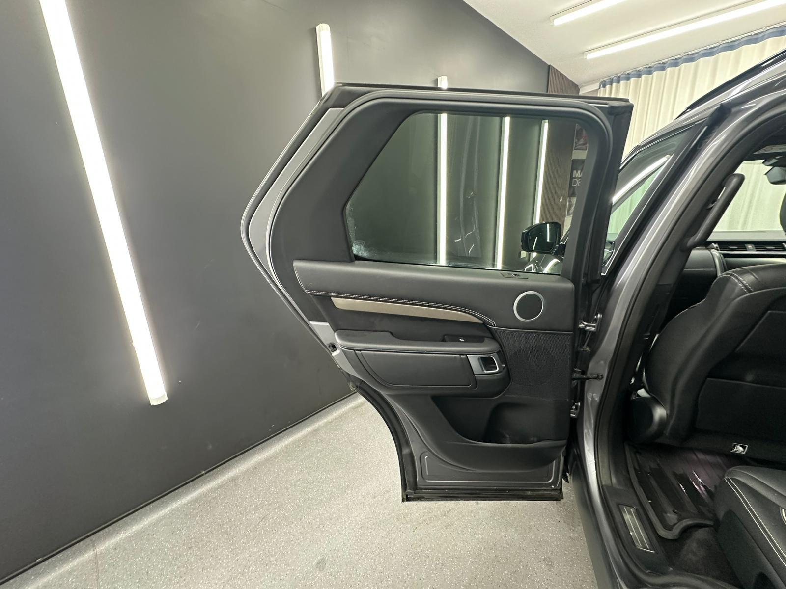 Land Rover Discovery view 24