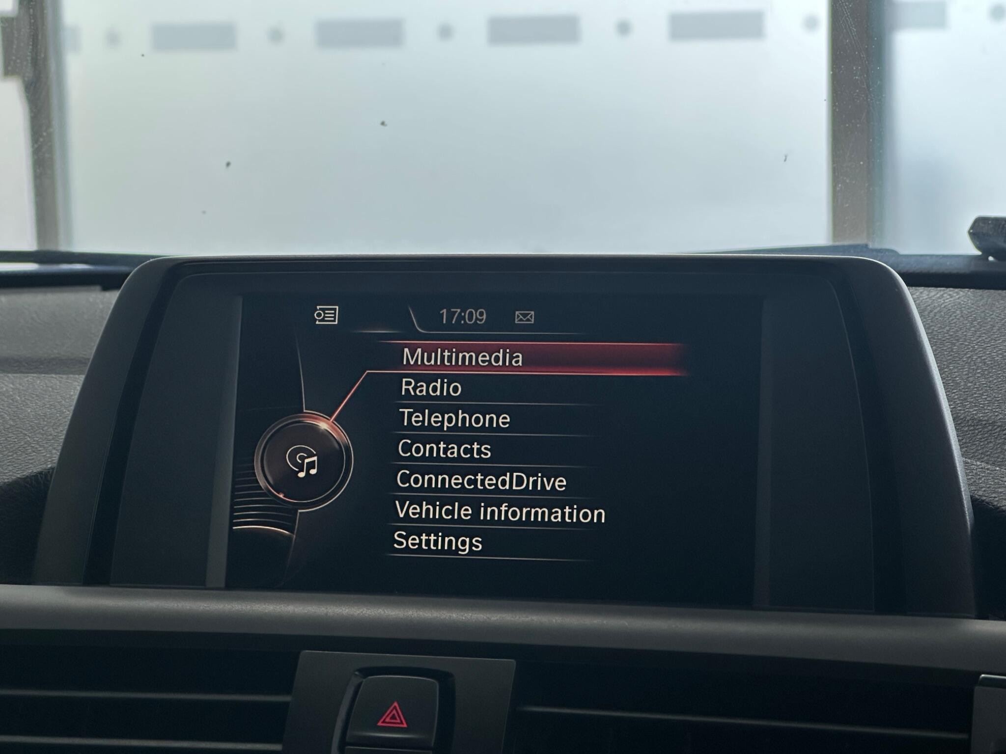 BMW 1 Series view 25